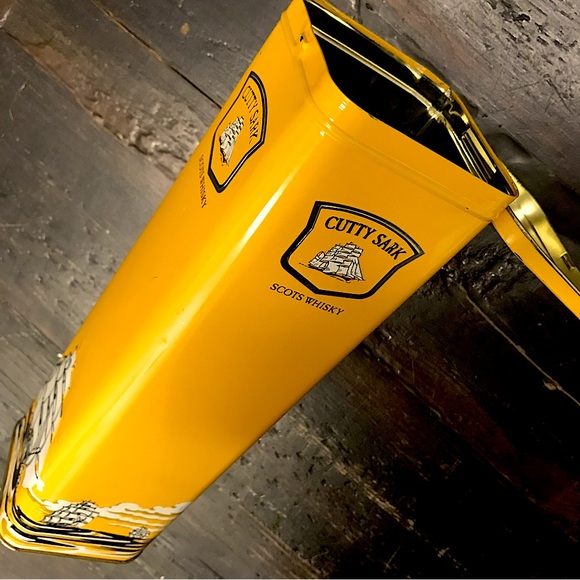 Collectible Whisky Tin - Picture 6 of 10